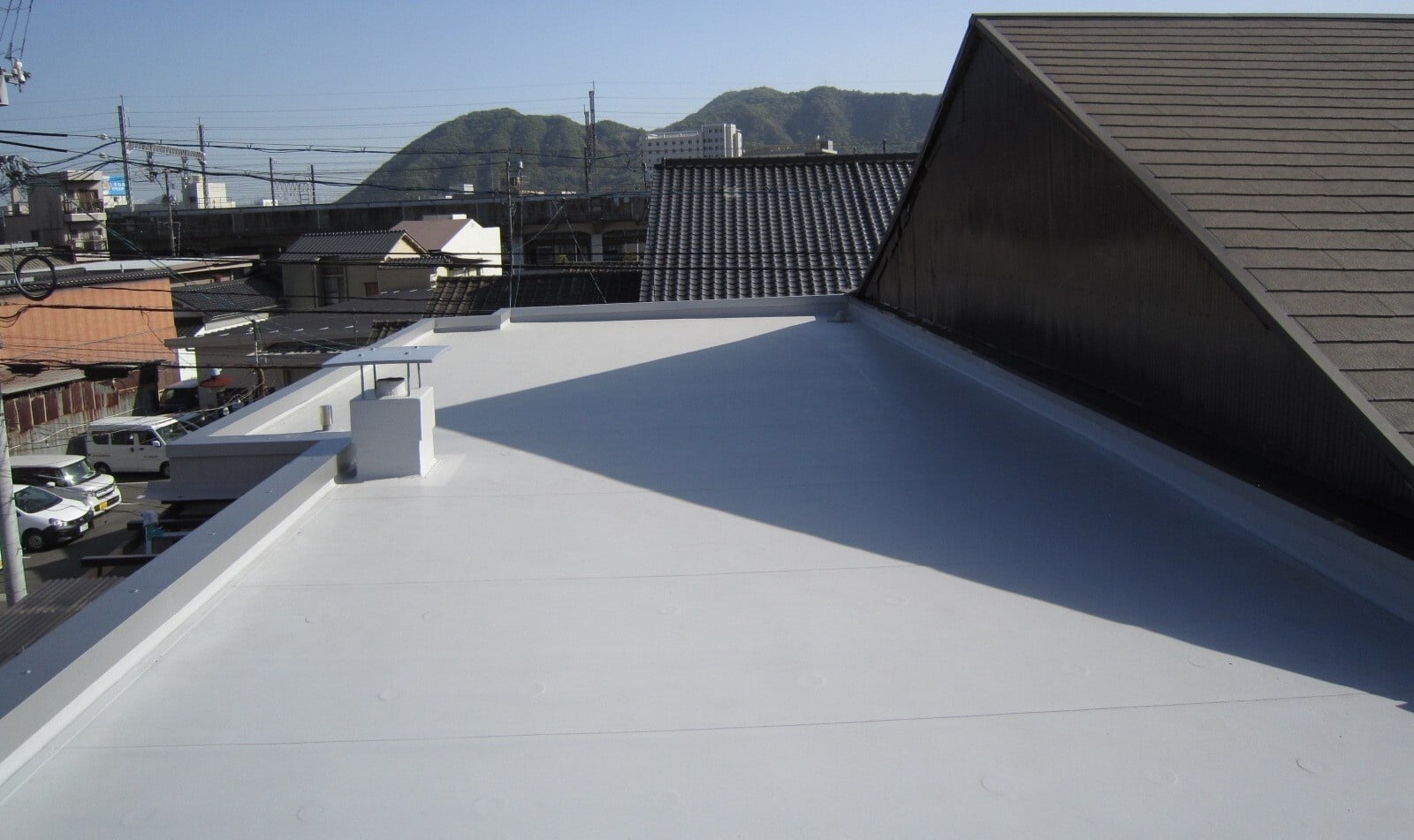 屋根の水漏れ補修・外壁塗装 ／ 築24年（賃貸マンション）